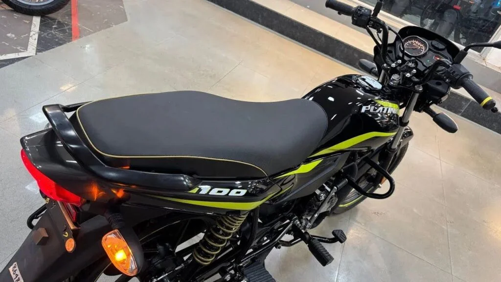 माइलेज का राजा बनकर आ गयी Bajaj Platina 100 बाइक , 102CC इंजन के साथ मिलेगा 70 Kmpl का तगड़ा माइलेज